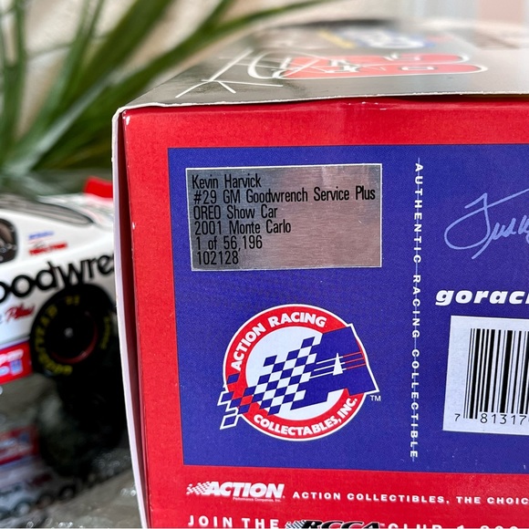NASCAR Kevin Harvick #29 Oreo/Goodwrench 2001 Chevy Monte Carlo 1:24 Scale - Picture 5 of 11
